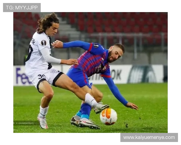 足球后场球员实力榜前十名解析：谁是防守与进攻的双重王者